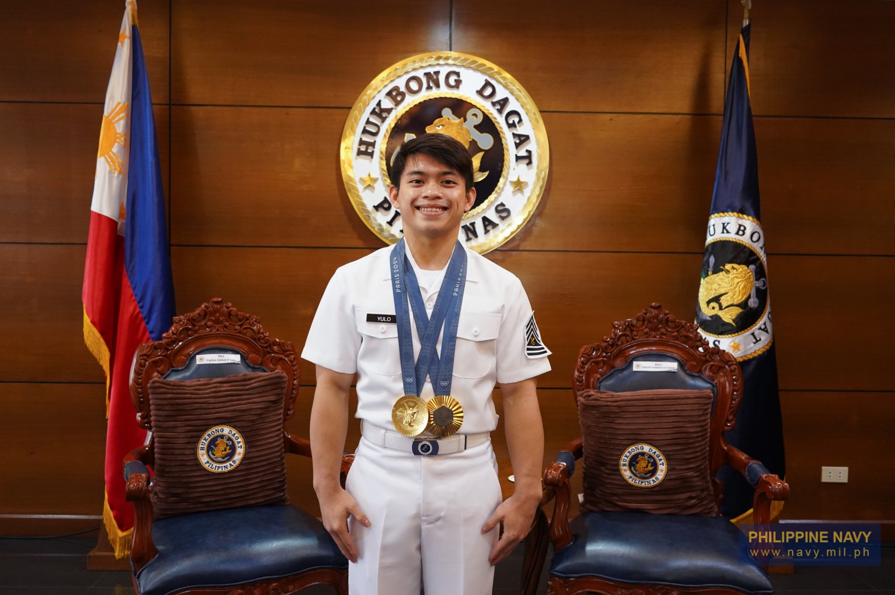 Carlos Yulo isa nang Navy reservist